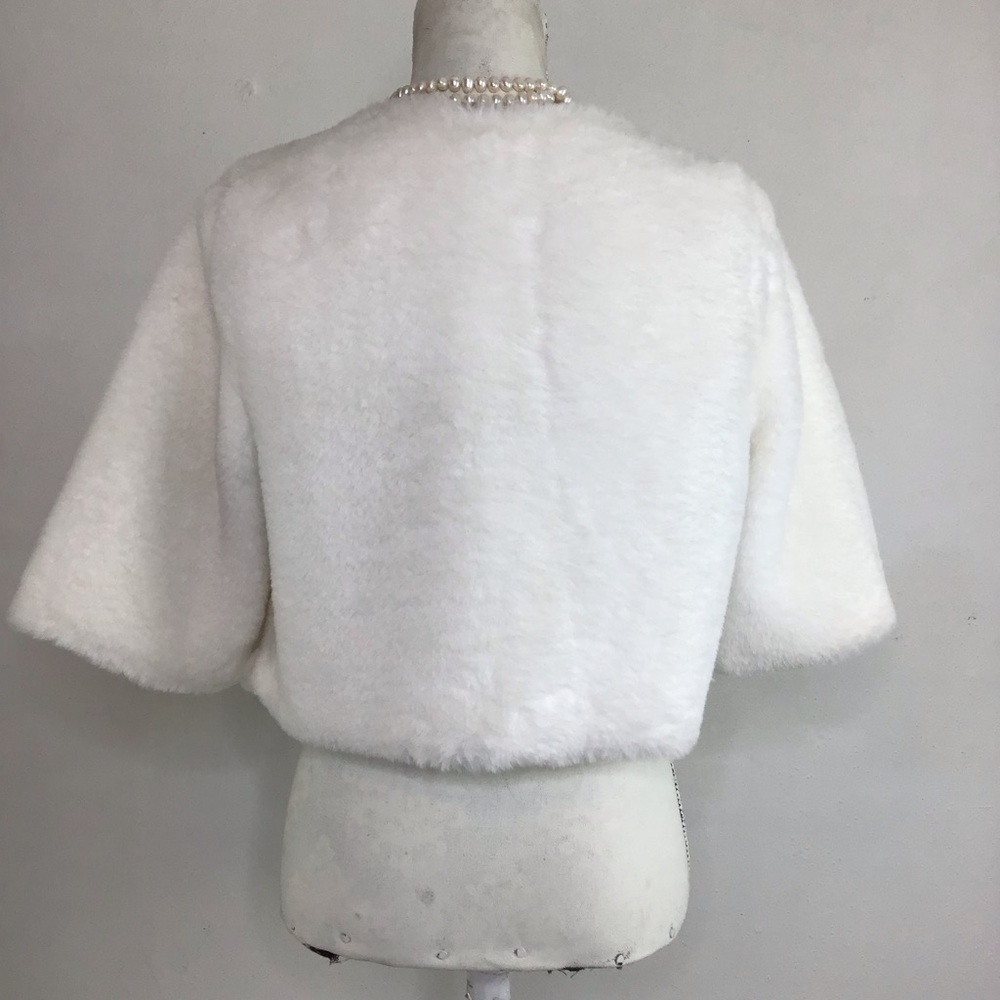 HAANI WOMEN ELEGANT SNOW WHITE FAUX FUR BELL SLEEVE FANCY EVENT SHAWL WRAP SZ S - Picture 2 of 7